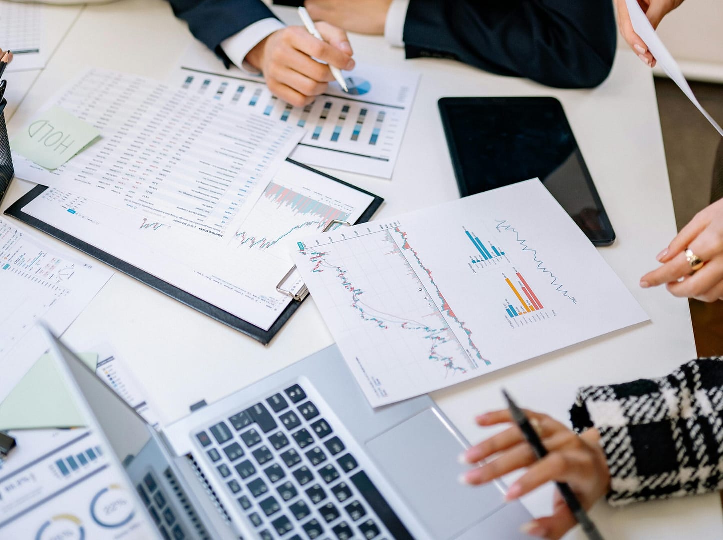 Zarządzanie dokumentami firmowymi: praktyczne wskazówki