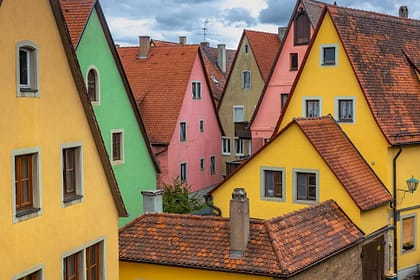 Tynki zewnętrzne: ochrona i estetyka elewacji – co wiedzieć?